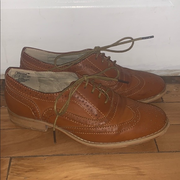 Urban Outfitters Brown Leather Oxfords - Picture 2 of 4